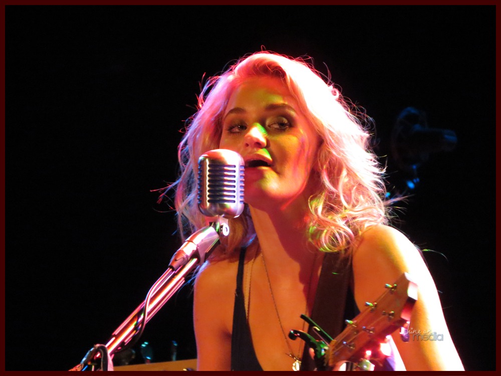 roxy-0008.jpg