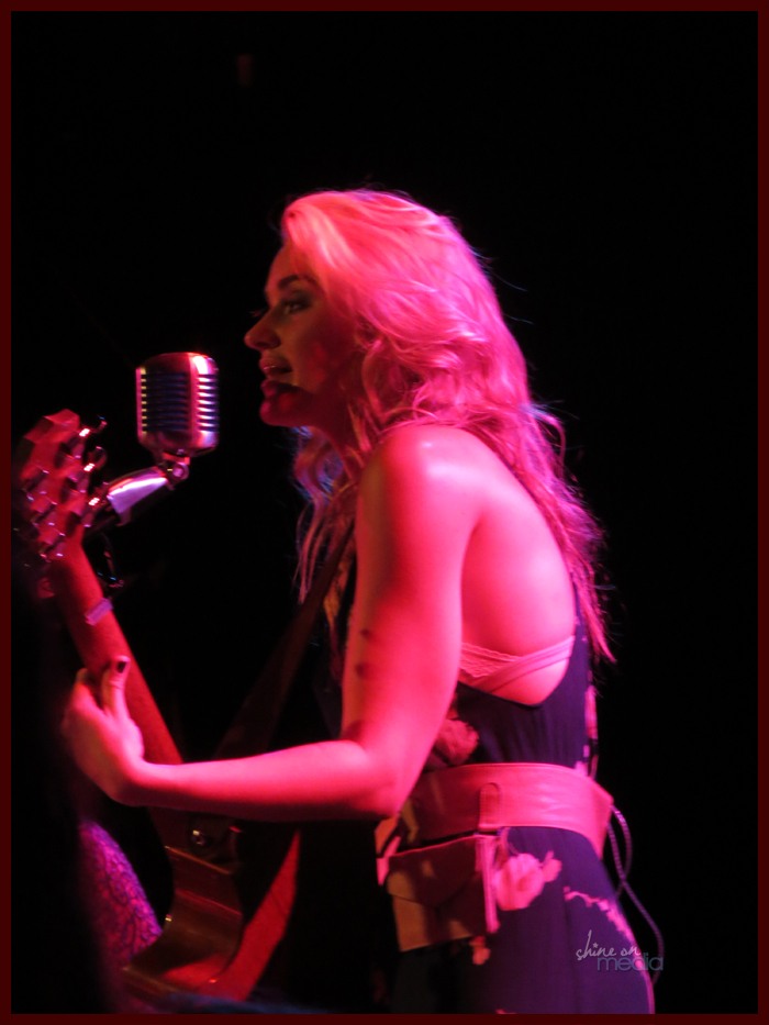 roxy-0011.jpg