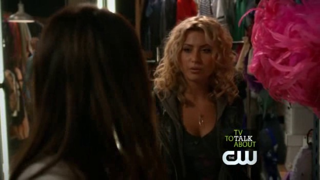 1x08_Back_of_a_Car310.jpg