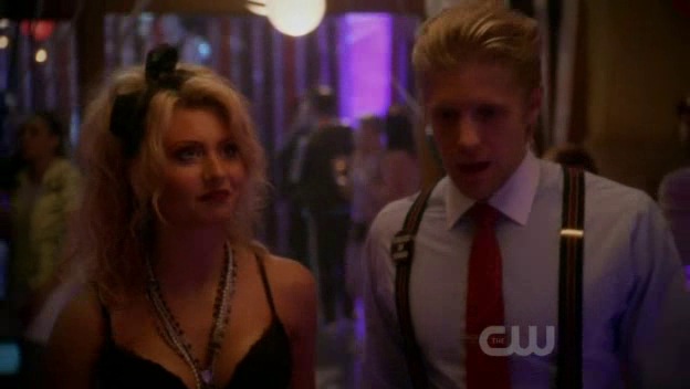 1x08_Back_of_a_Car417.jpg