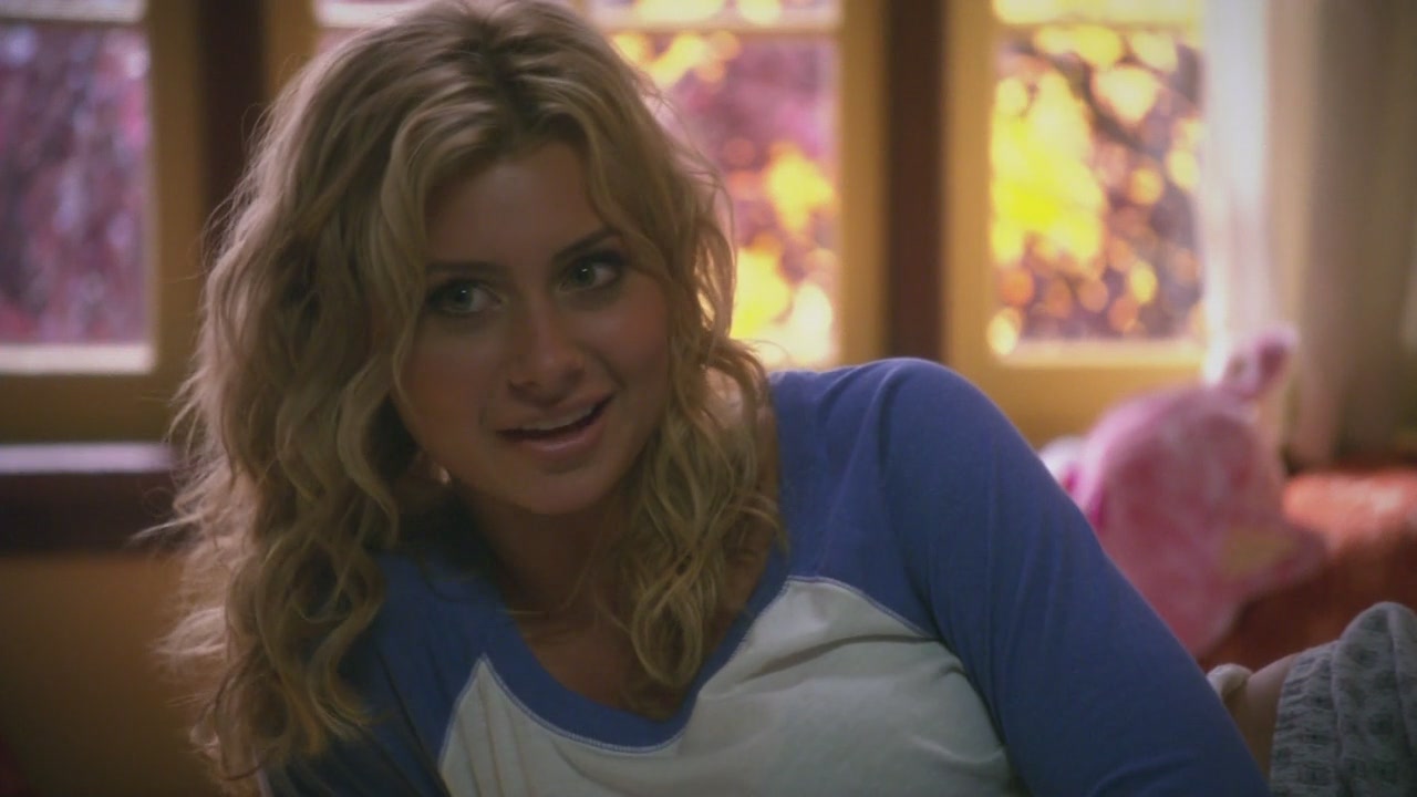 Hellcats1x11-ThinkTwiceBeforeYouGo-015.JPG