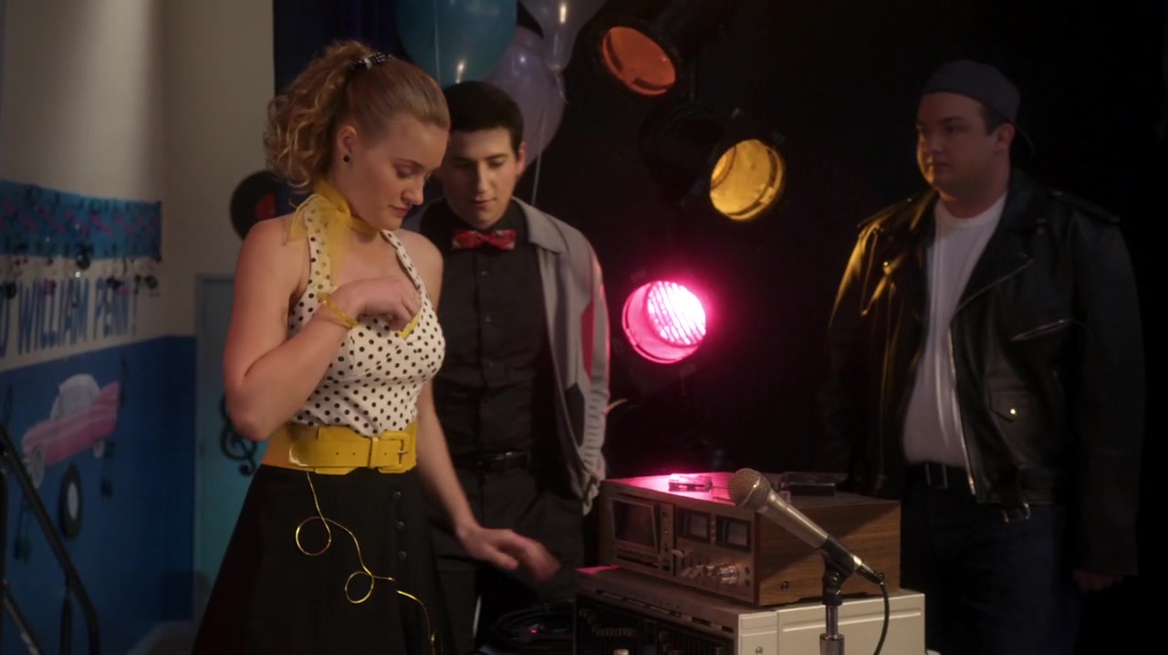 TheGoldbergs_3x17_TheDirtyDancingDance_0025.jpg