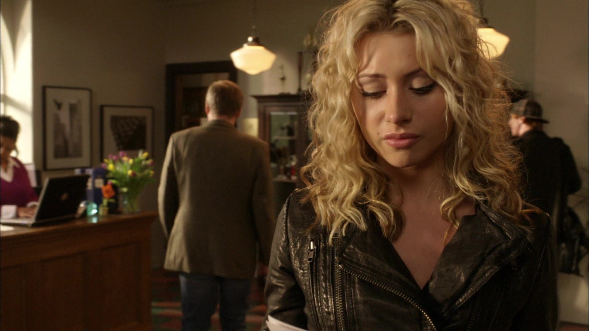 Hellcats-1x01-AWorldFullofStrangers-131.JPG