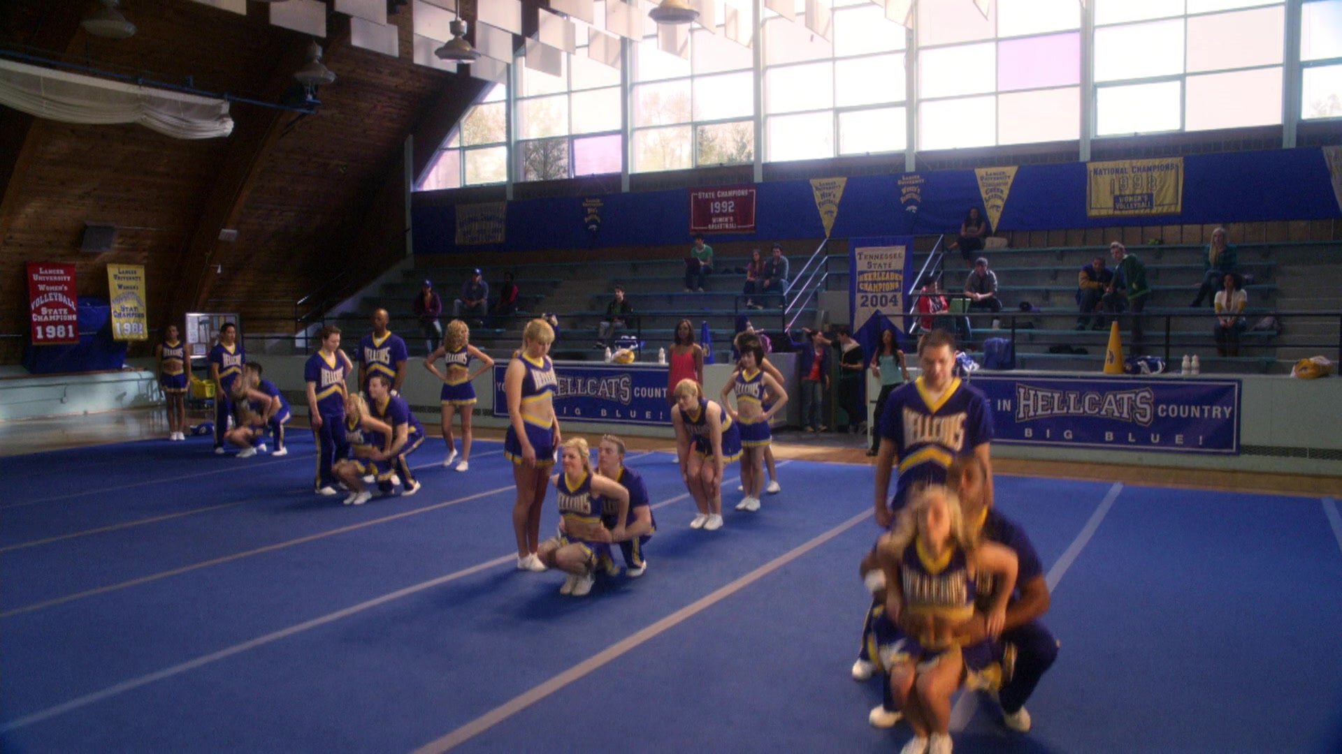 Hellcats-1x01-AWorldFullofStrangers-619.JPG