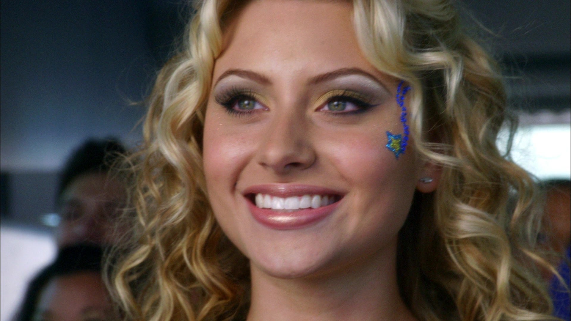 Hellcats-1x01-AWorldFullofStrangers-802.JPG