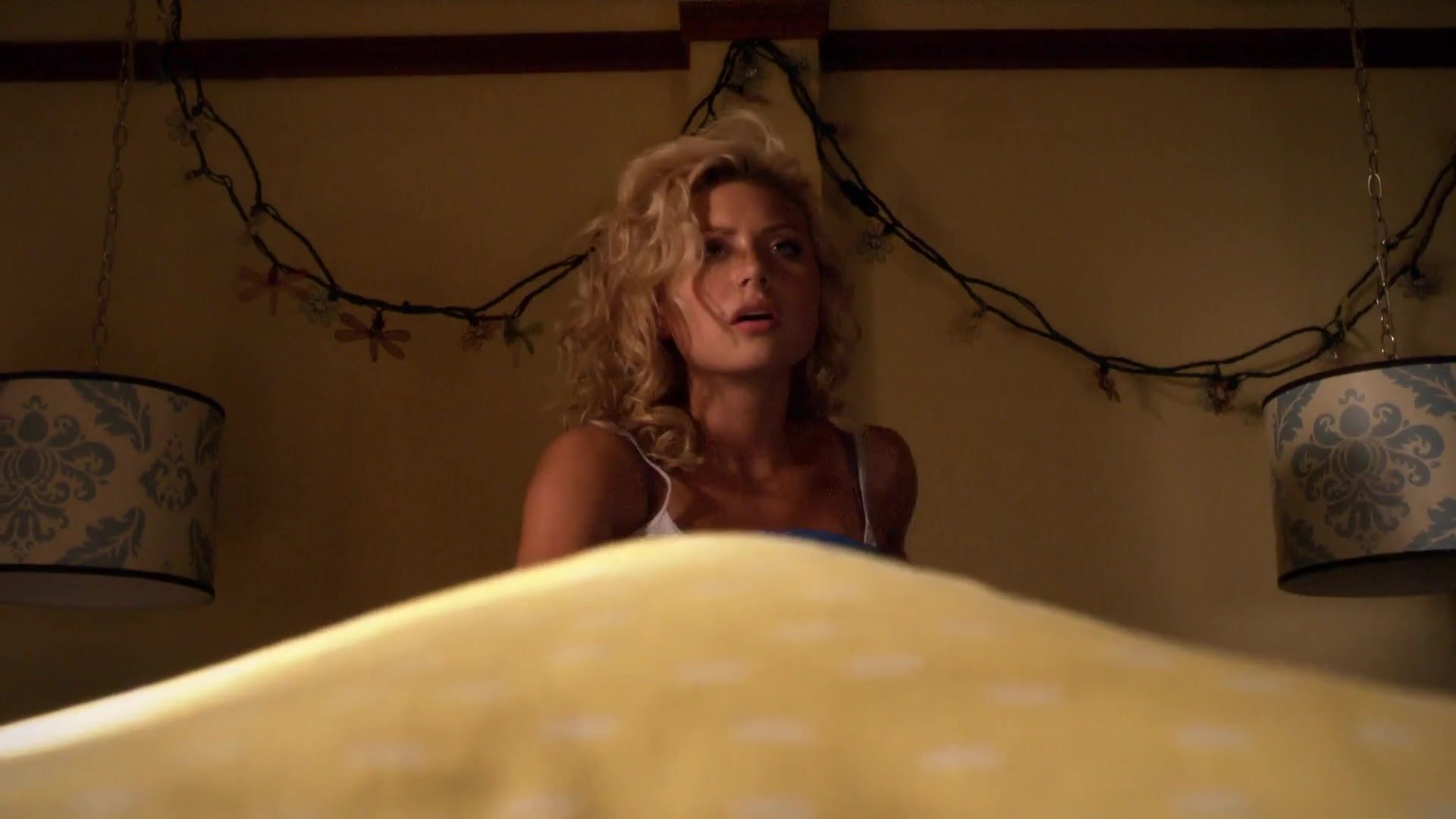 1x02-I_Say_A_Little_Prayer-169.jpg