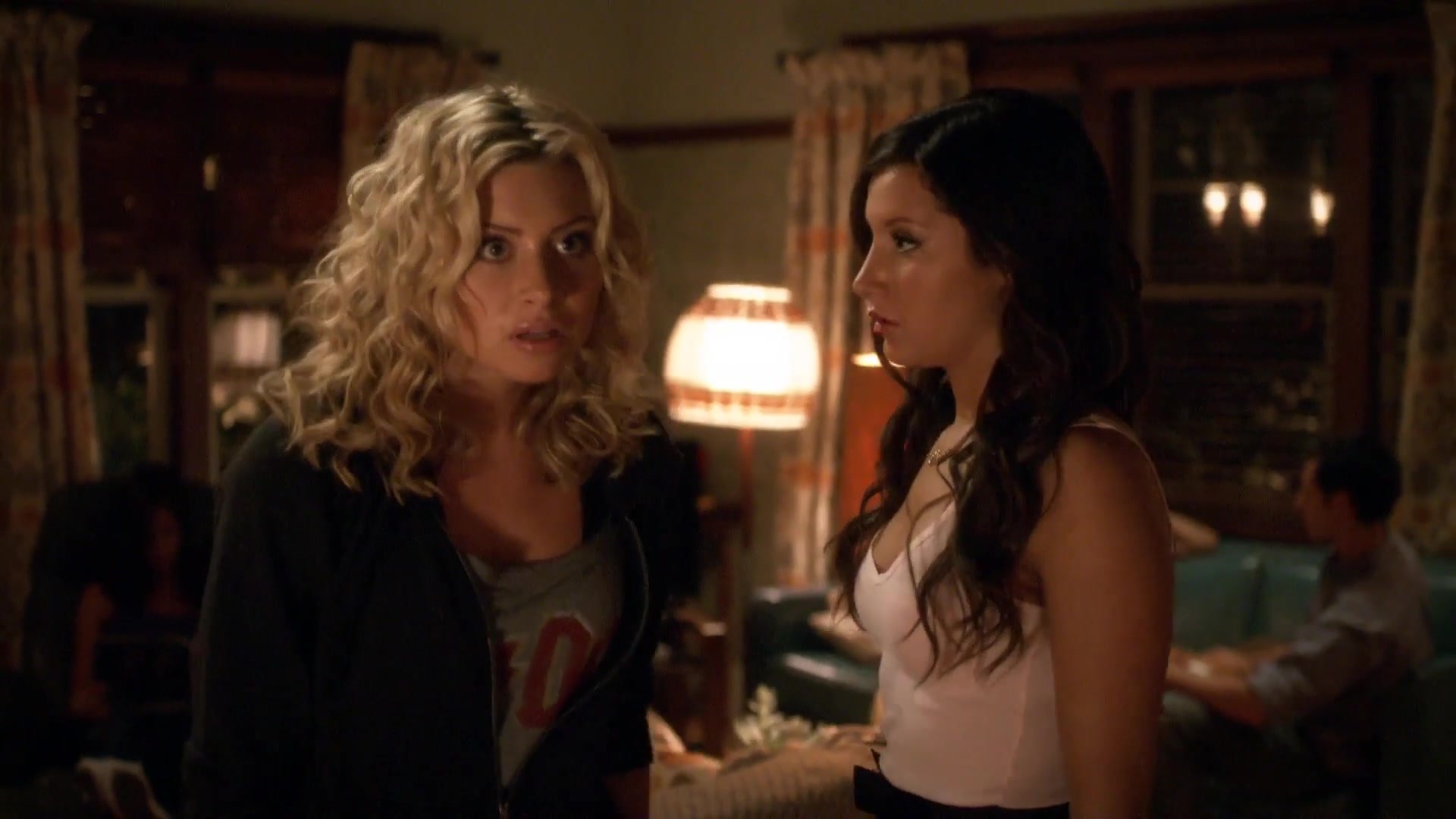 1x02-I_Say_A_Little_Prayer-244.jpg