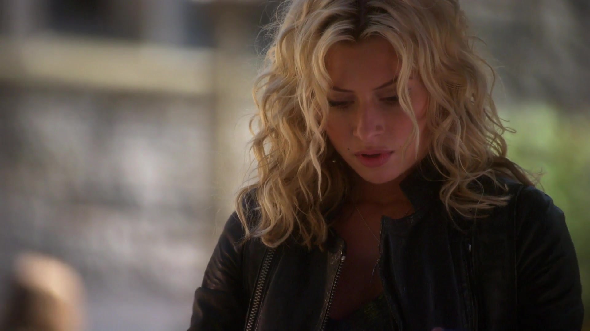 1x02-I_Say_A_Little_Prayer-303.jpg