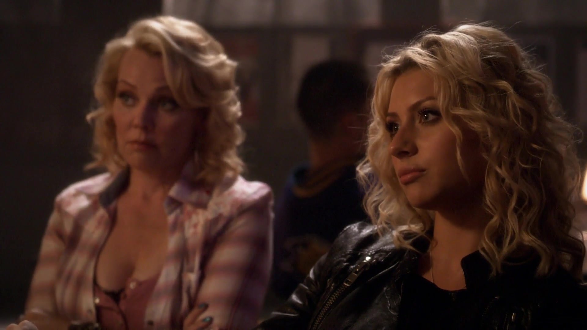 1x02-I_Say_A_Little_Prayer-310.jpg