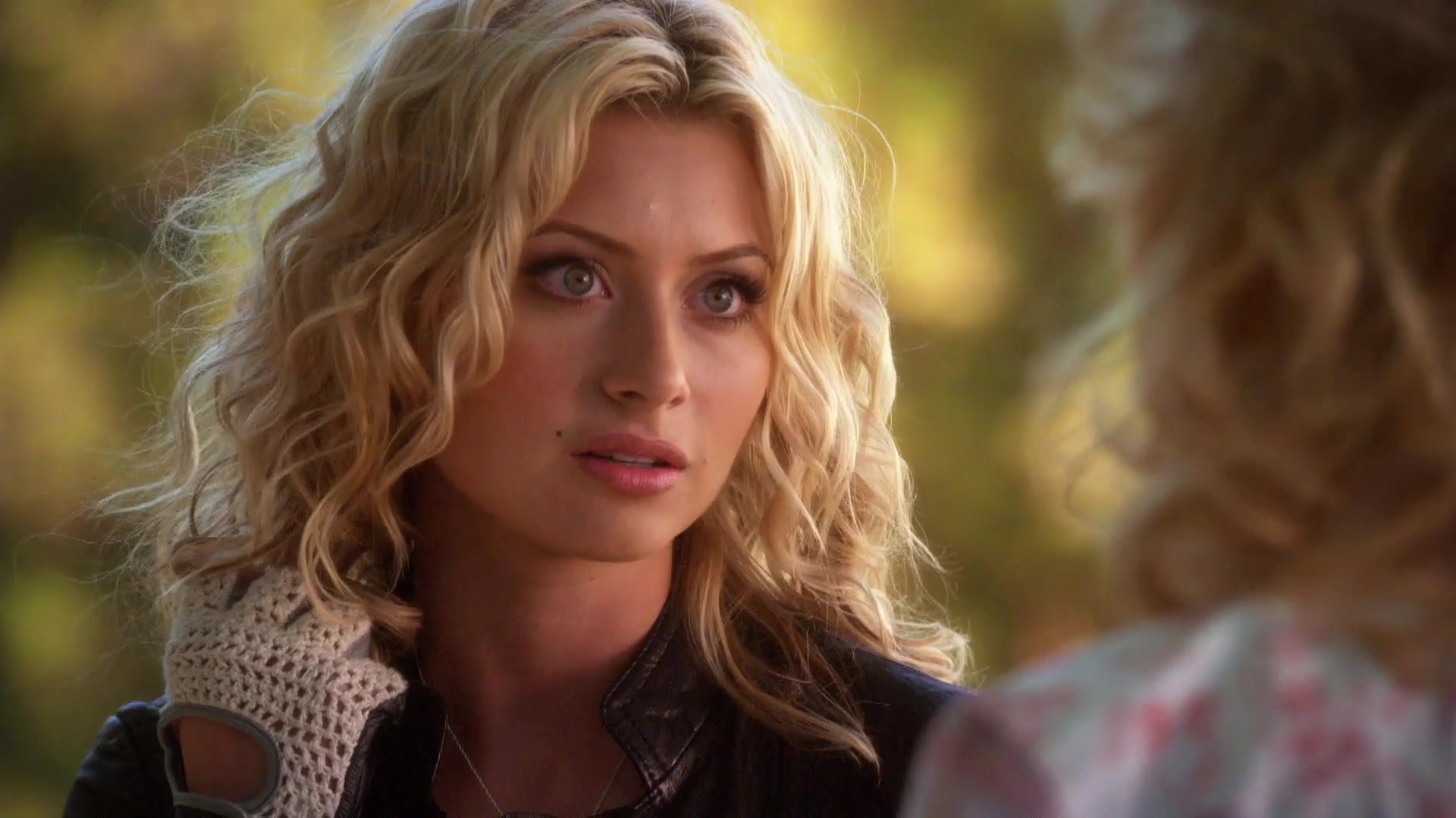 1x02-I_Say_A_Little_Prayer-329.jpg