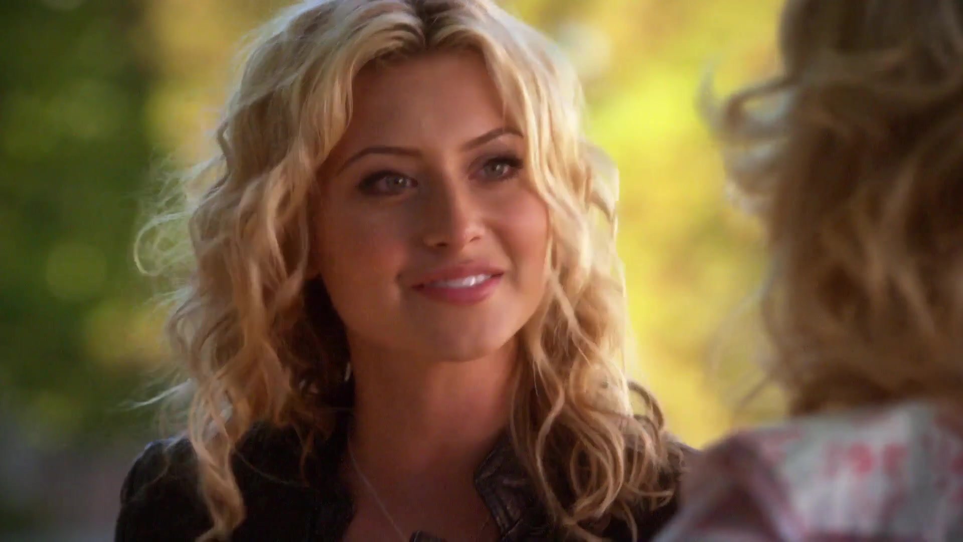 1x02-I_Say_A_Little_Prayer-337.jpg