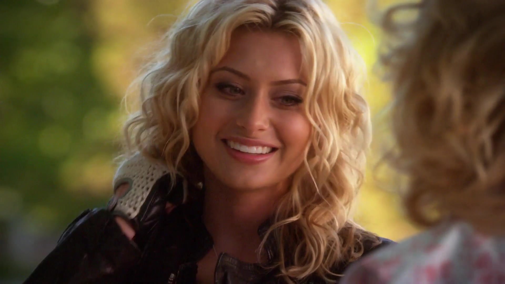 1x02-I_Say_A_Little_Prayer-340.jpg