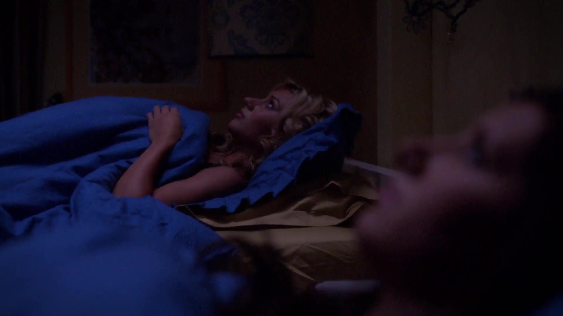 1x02-I_Say_A_Little_Prayer-380.jpg
