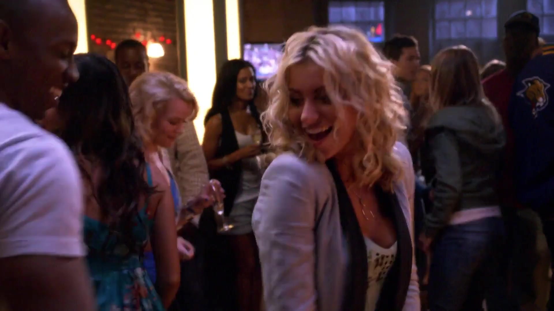 1x02-I_Say_A_Little_Prayer-473.jpg