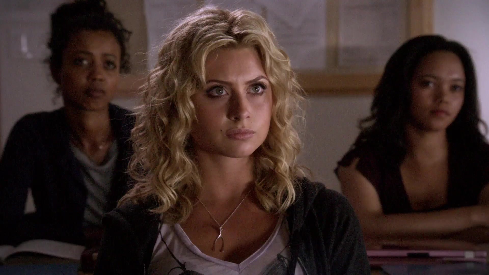 Hellcats-1x03-BealeStAfterDark-086.JPG