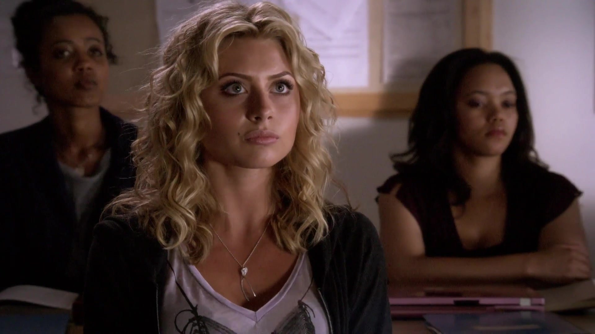 Hellcats-1x03-BealeStAfterDark-102.JPG