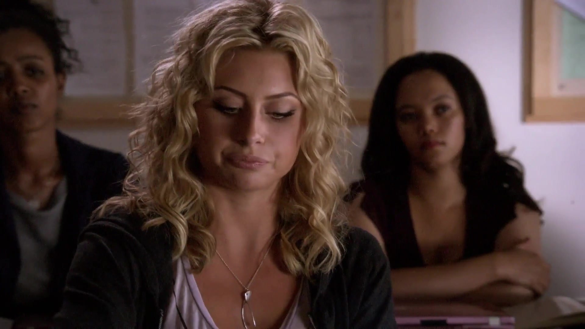 Hellcats-1x03-BealeStAfterDark-104.JPG