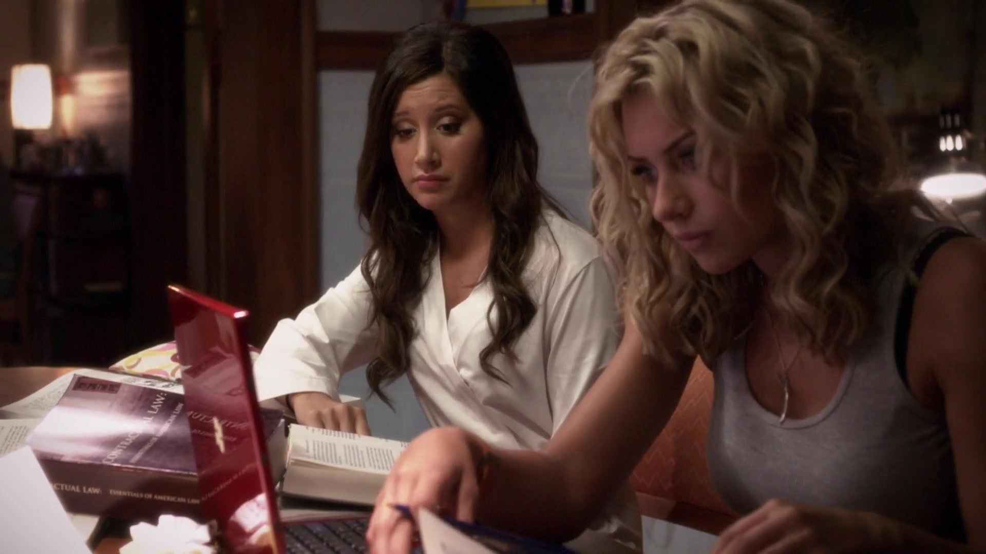 Hellcats-1x03-BealeStAfterDark-161.JPG