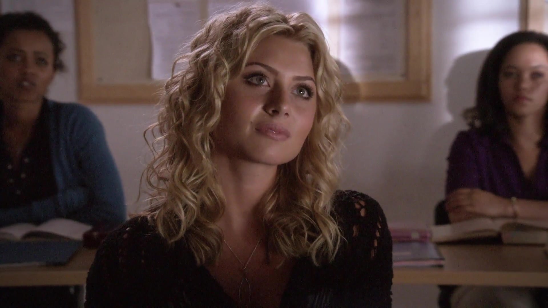 Hellcats-1x03-BealeStAfterDark-340.JPG
