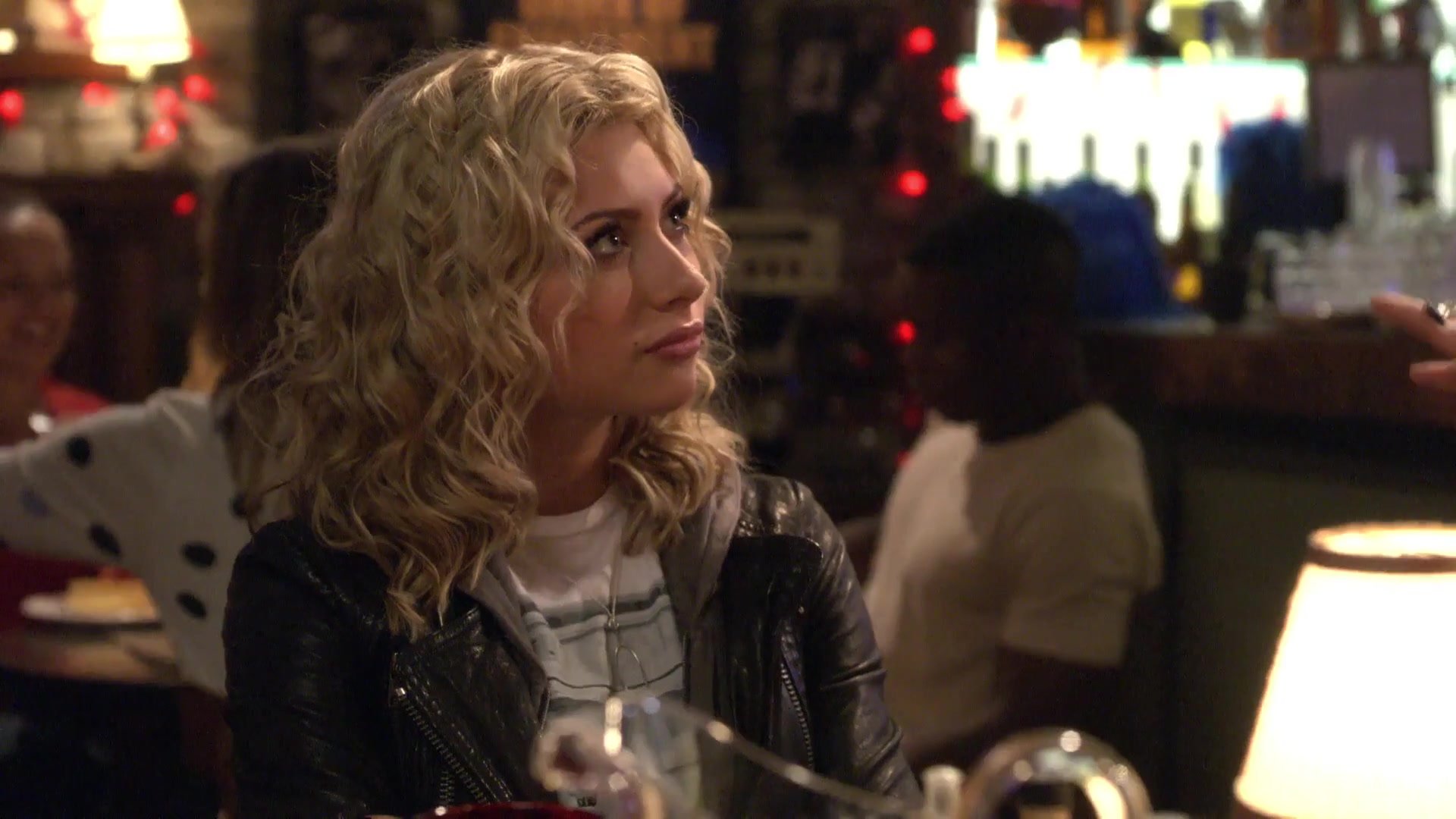 1x04_Nobody_Loves_Me_But_My_Mother_031.jpg