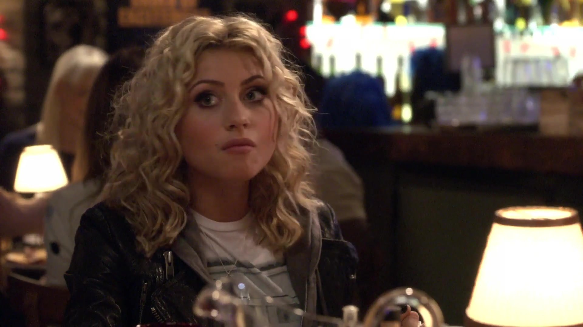 1x04_Nobody_Loves_Me_But_My_Mother_034.jpg