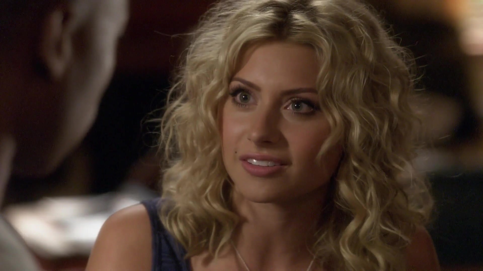 1x04_Nobody_Loves_Me_But_My_Mother_121.jpg