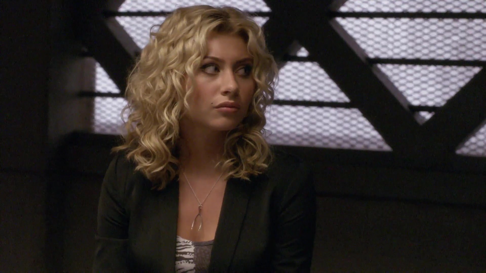 1x05_The_Prisoners_Song_024.jpg