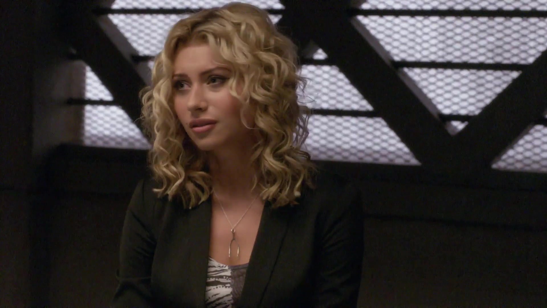 1x05_The_Prisoners_Song_026.jpg