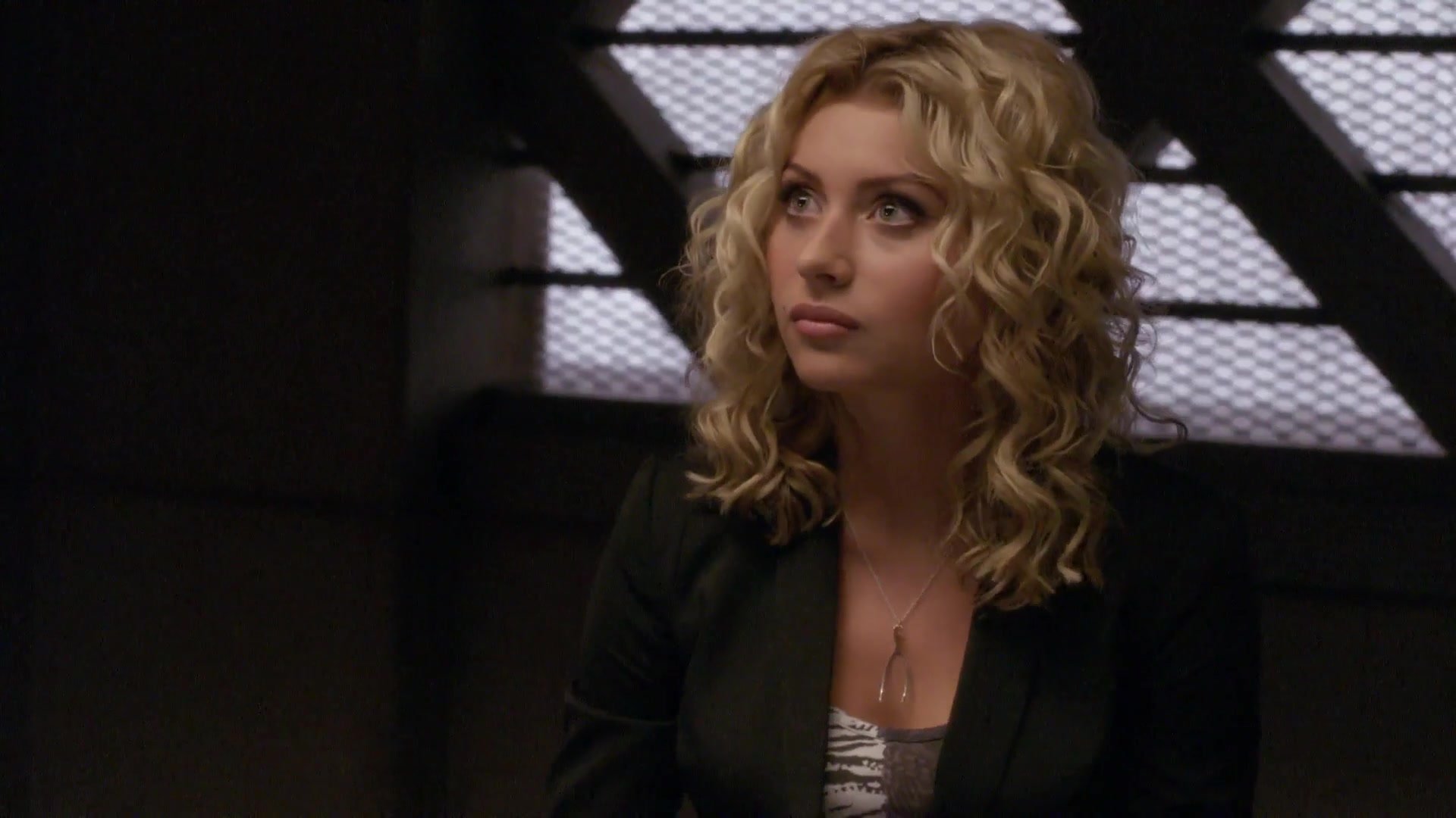 1x05_The_Prisoners_Song_028.jpg