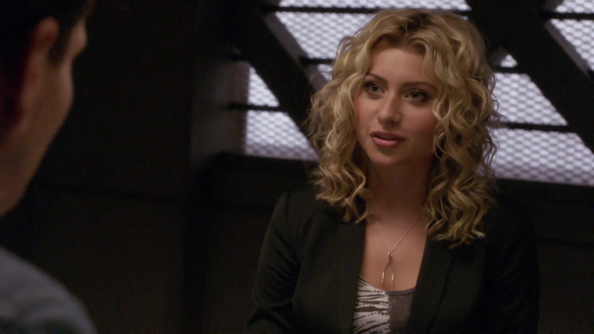 1x05_The_Prisoners_Song_038.jpg