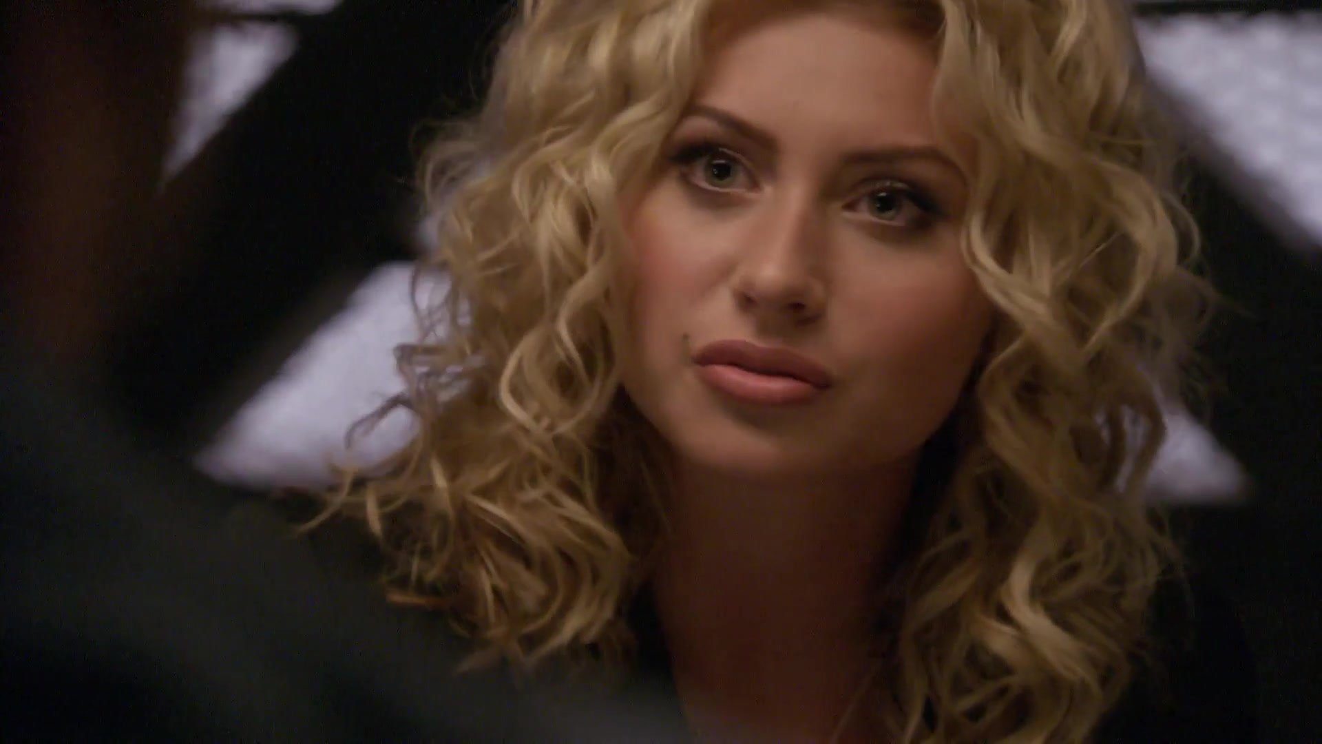 1x05_The_Prisoners_Song_052.jpg