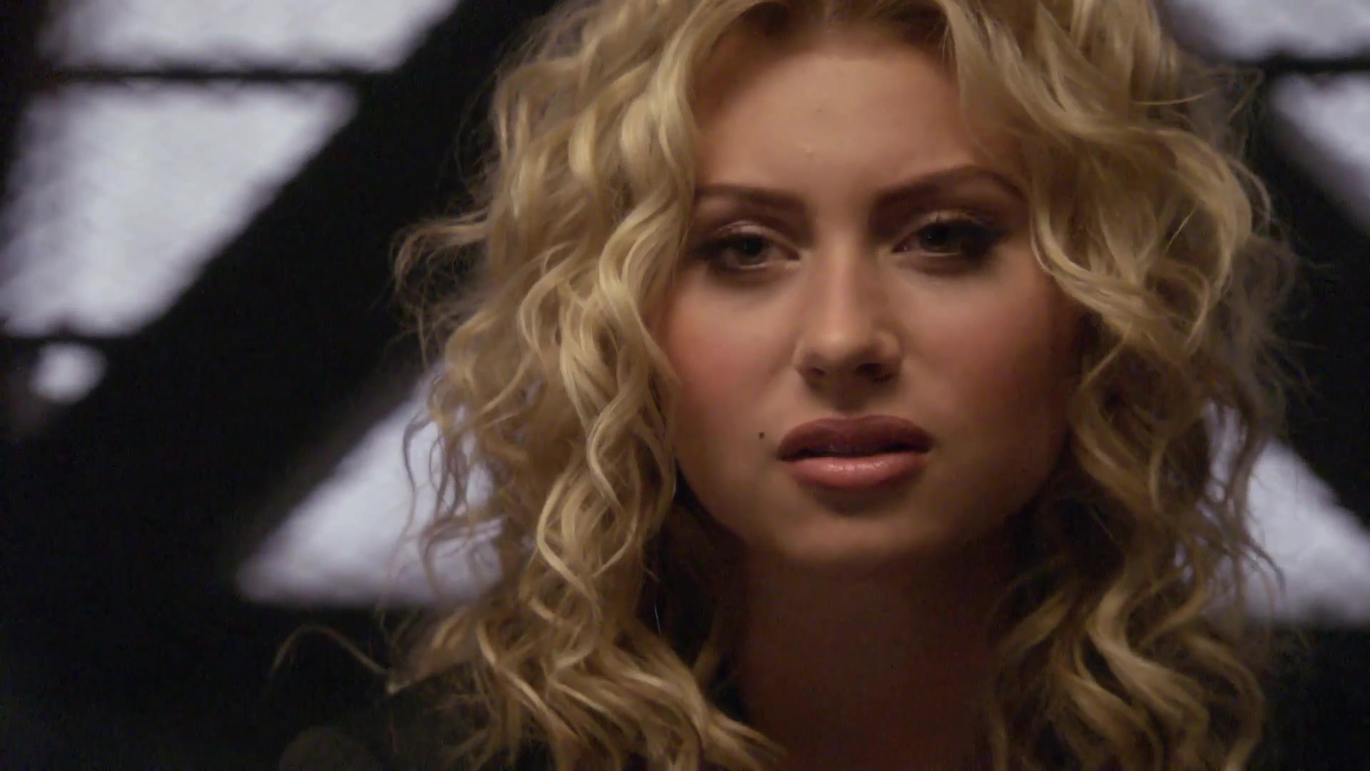 1x05_The_Prisoners_Song_054.jpg