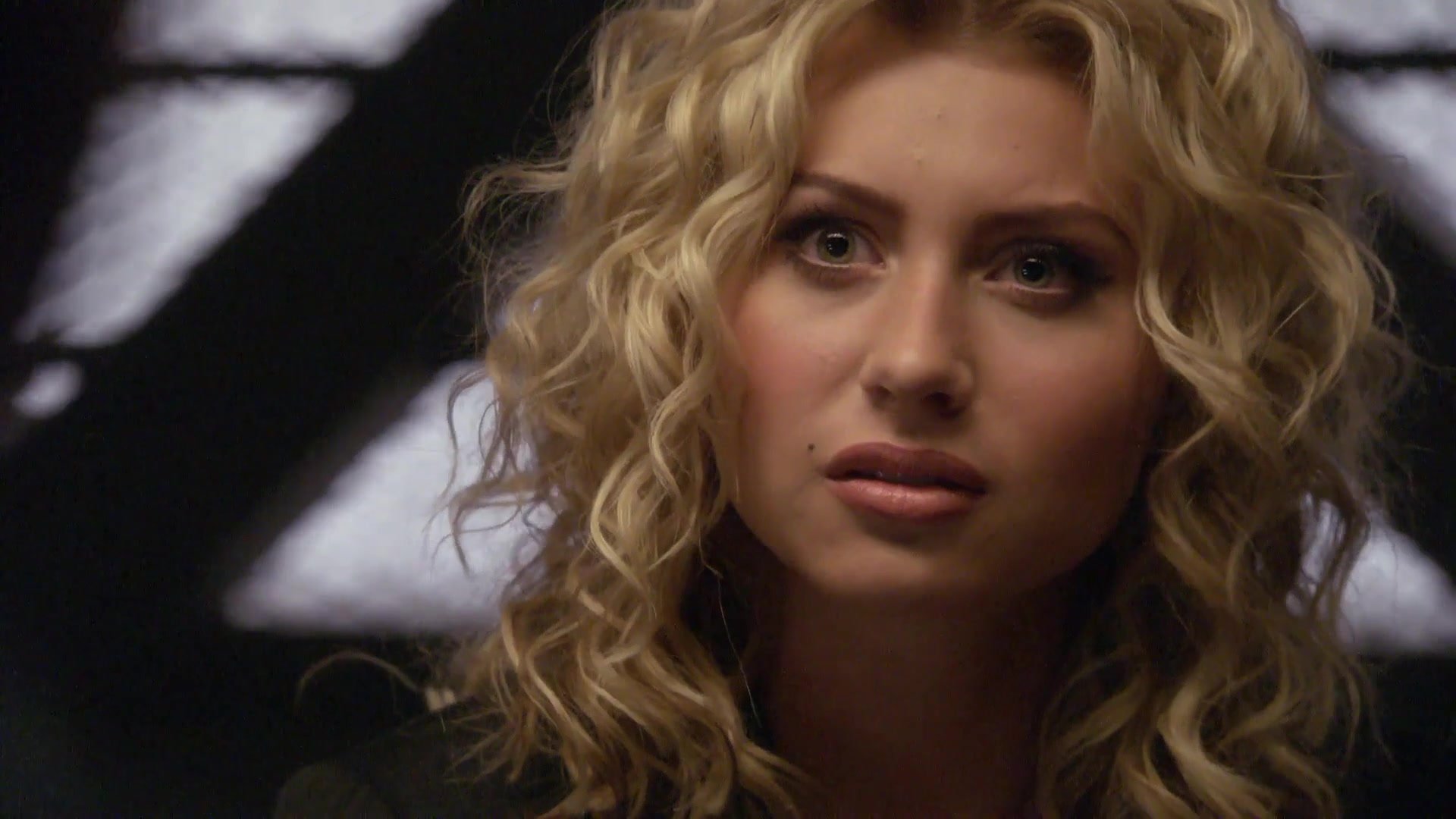 1x05_The_Prisoners_Song_055.jpg