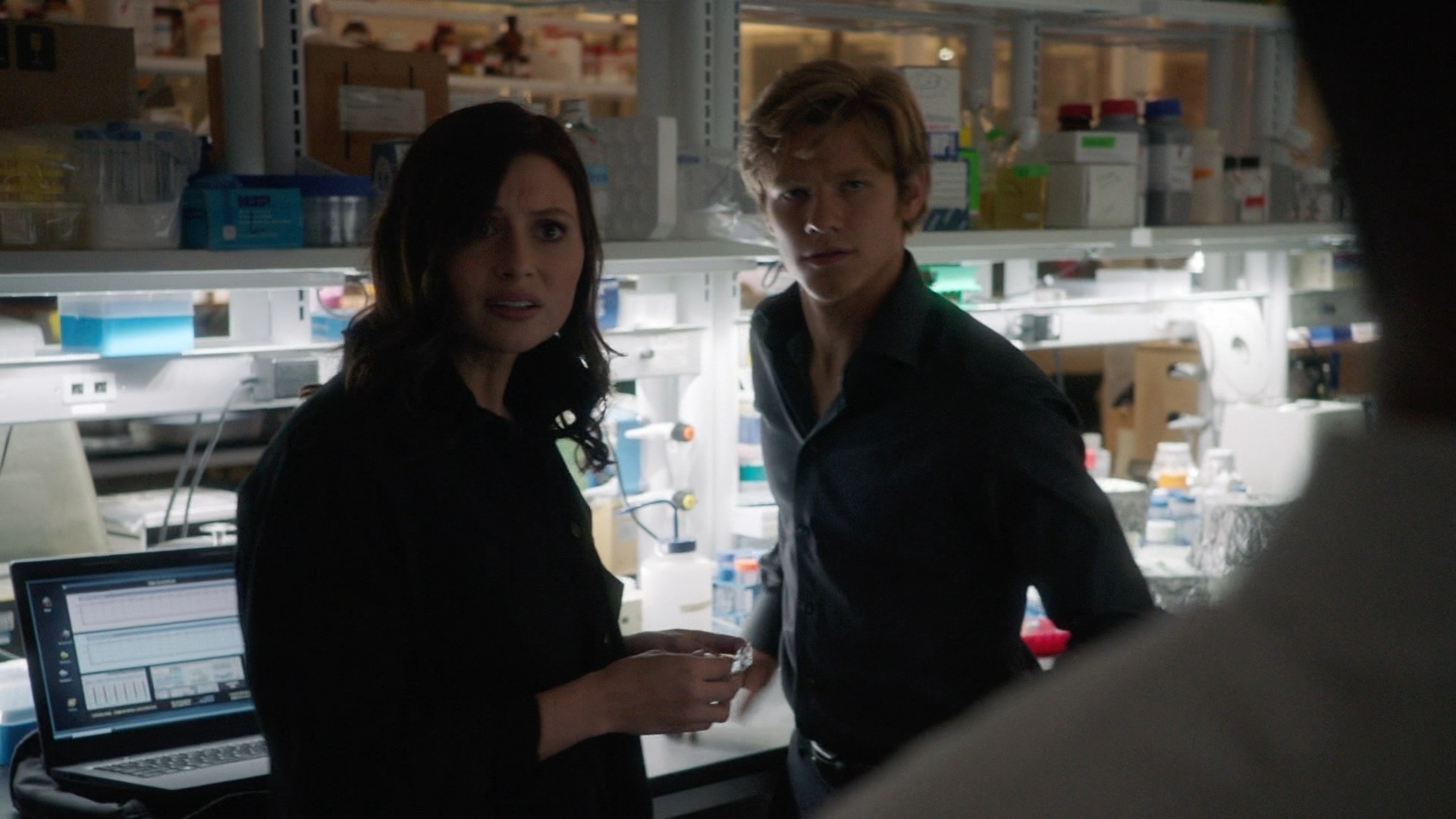 MacGyver_1x19_Compass__0308.jpg