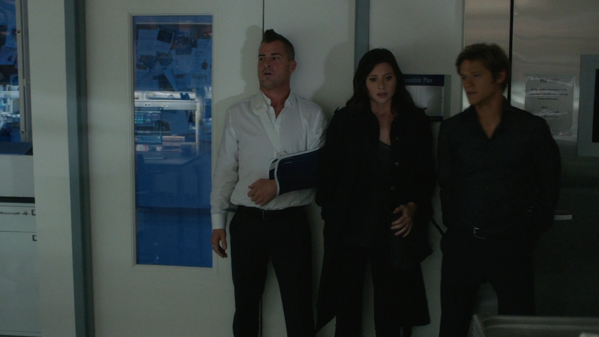 MacGyver_1x19_Compass__0324.jpg