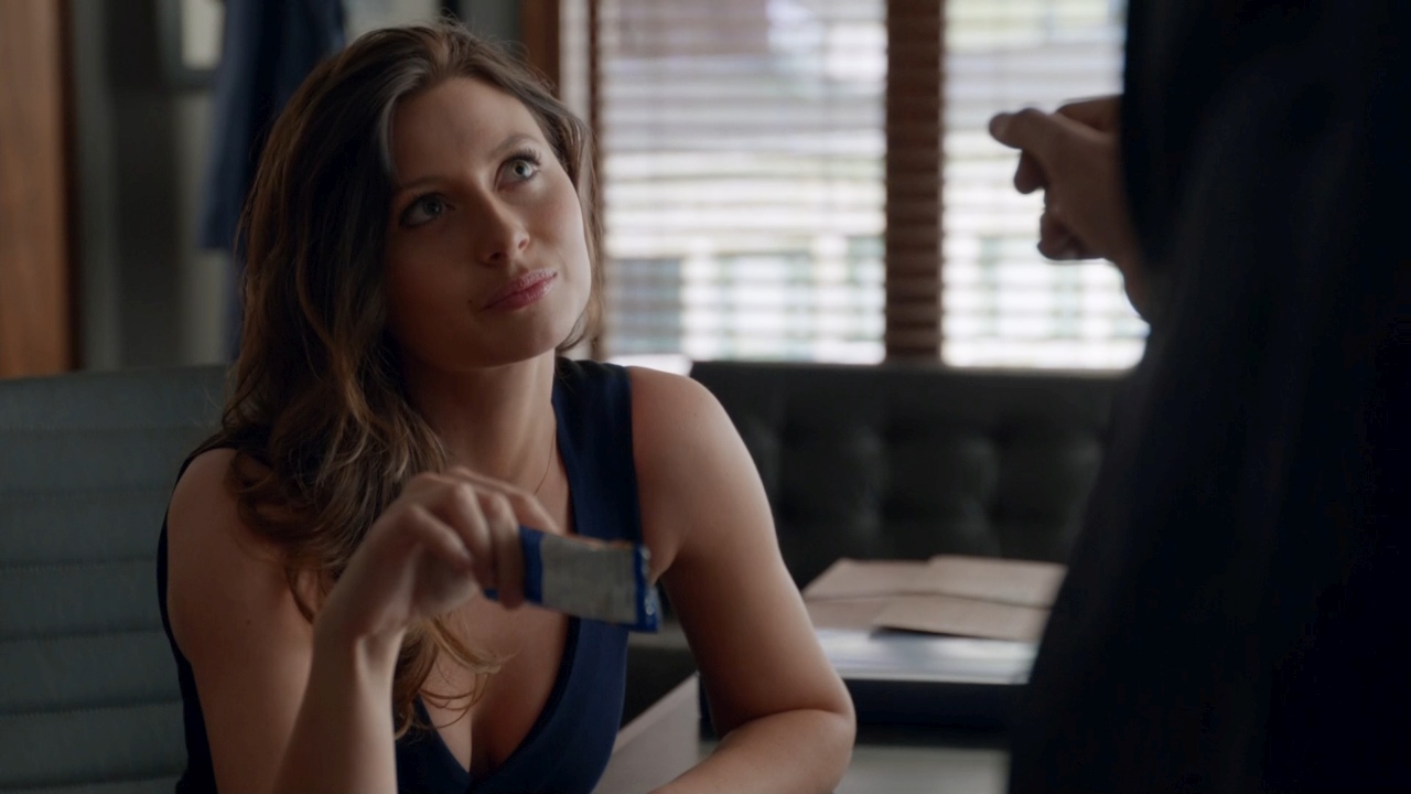 iZombie_2x18_DeadBeat_141.jpg