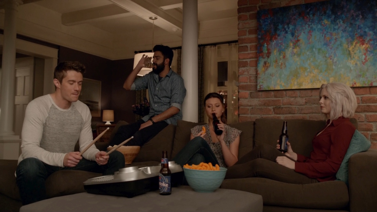 iZombie_2x18_DeadBeat_164.jpg