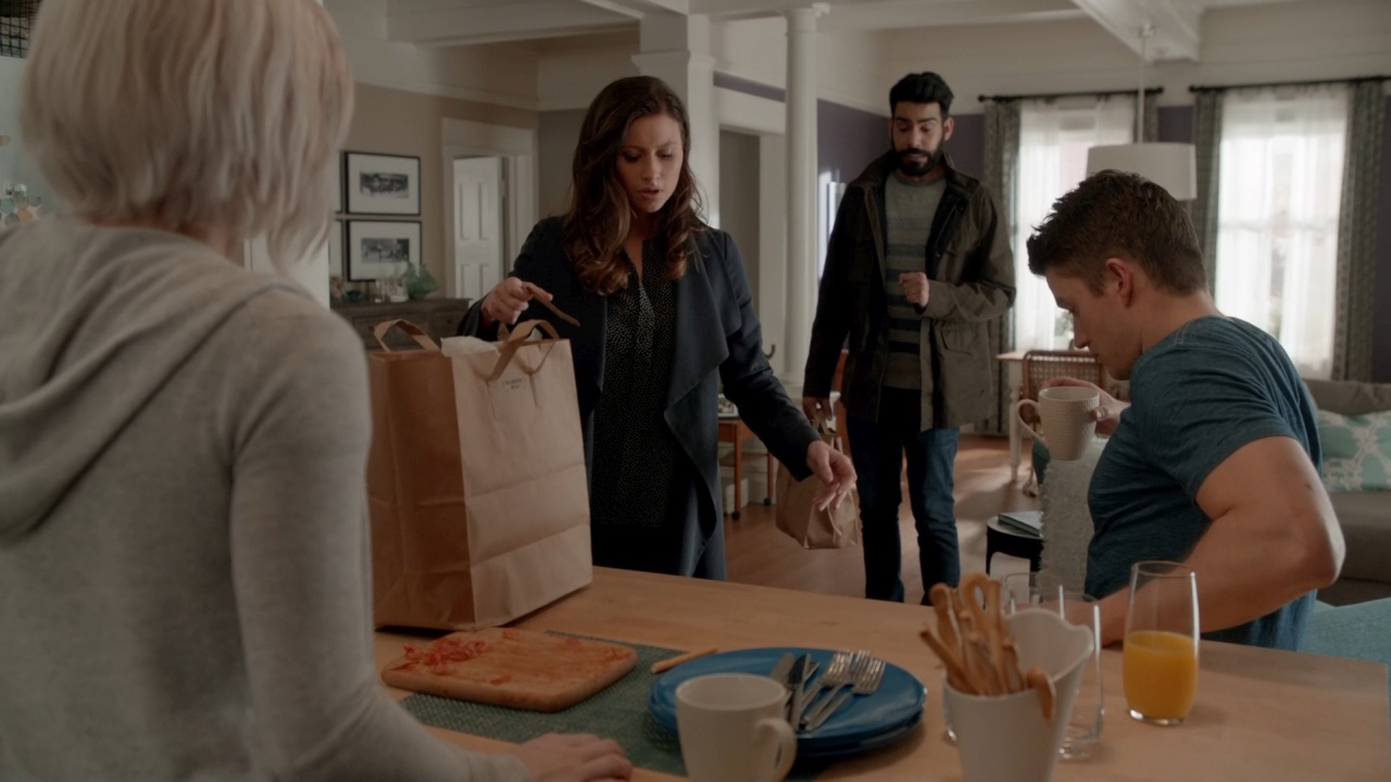 iZombie_2x19_SalivationArmy_019.jpg
