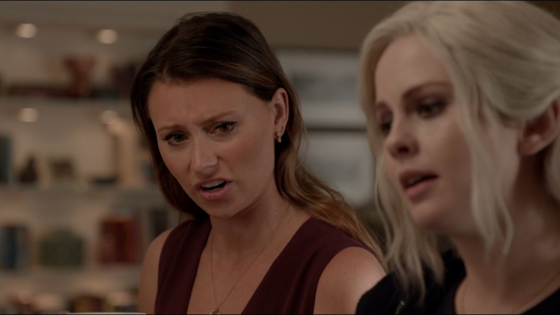 iZombie_3x06_SomeLikeitHotMess_0084.jpg
