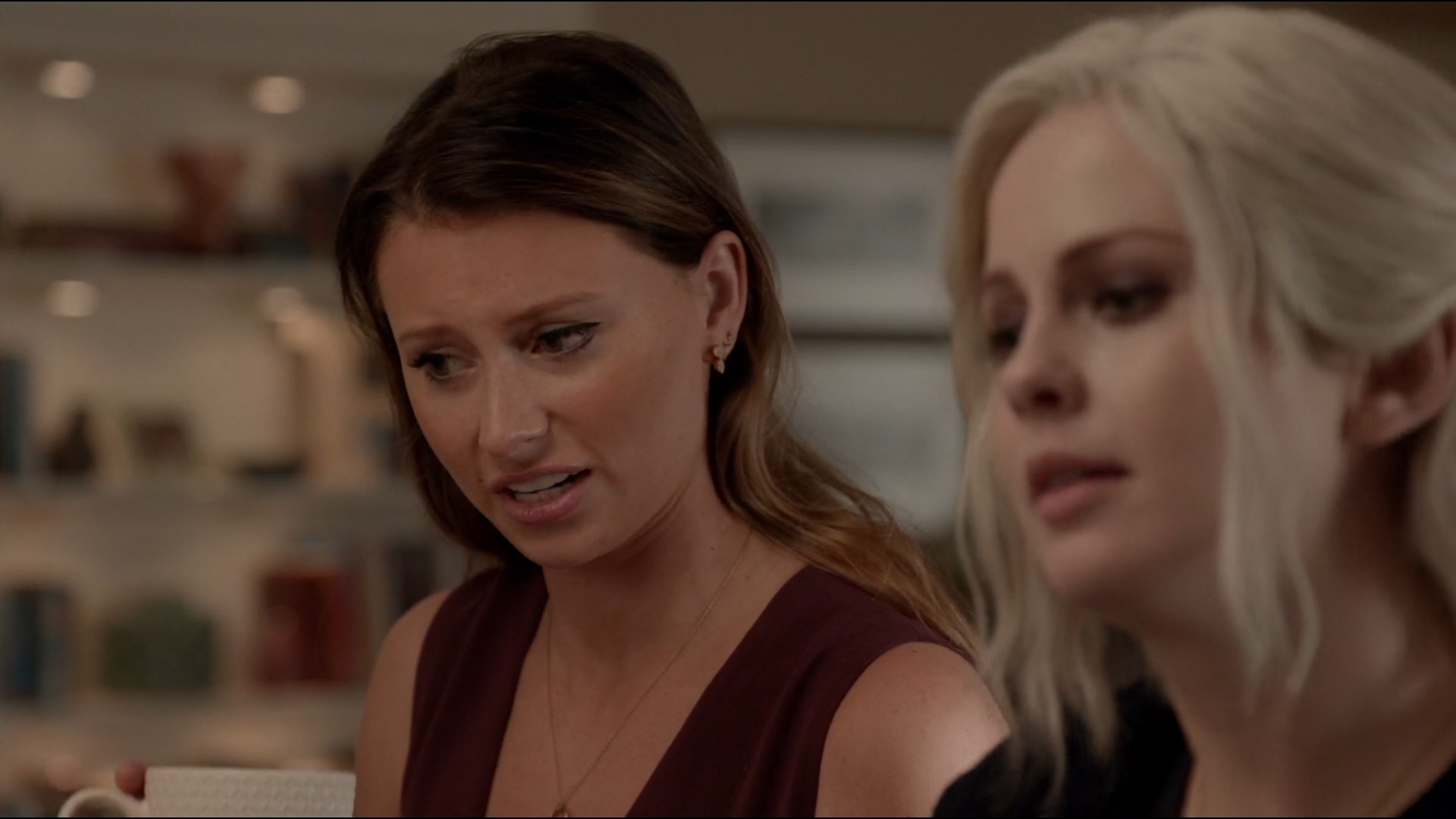 iZombie_3x06_SomeLikeitHotMess_0085.jpg