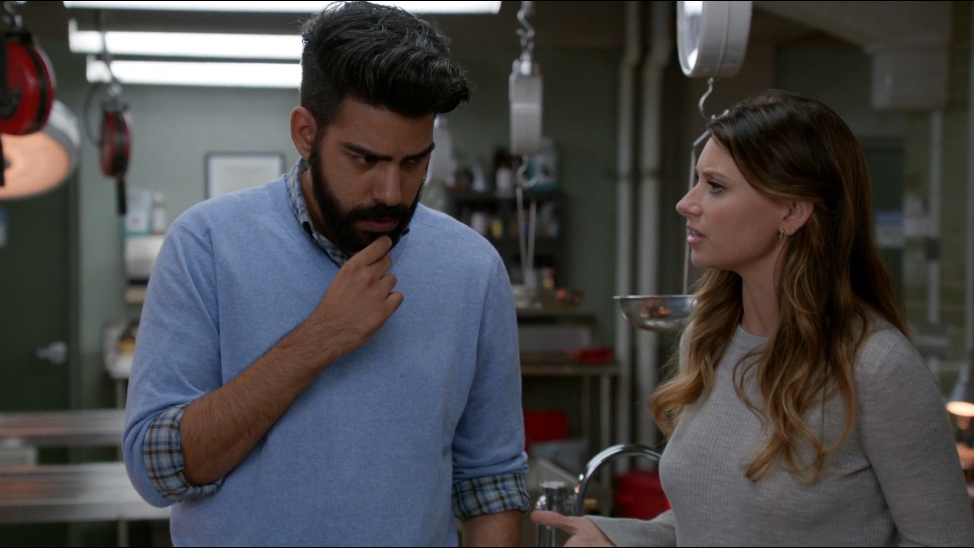 iZombie_3x06_SomeLikeitHotMess_0435.jpg