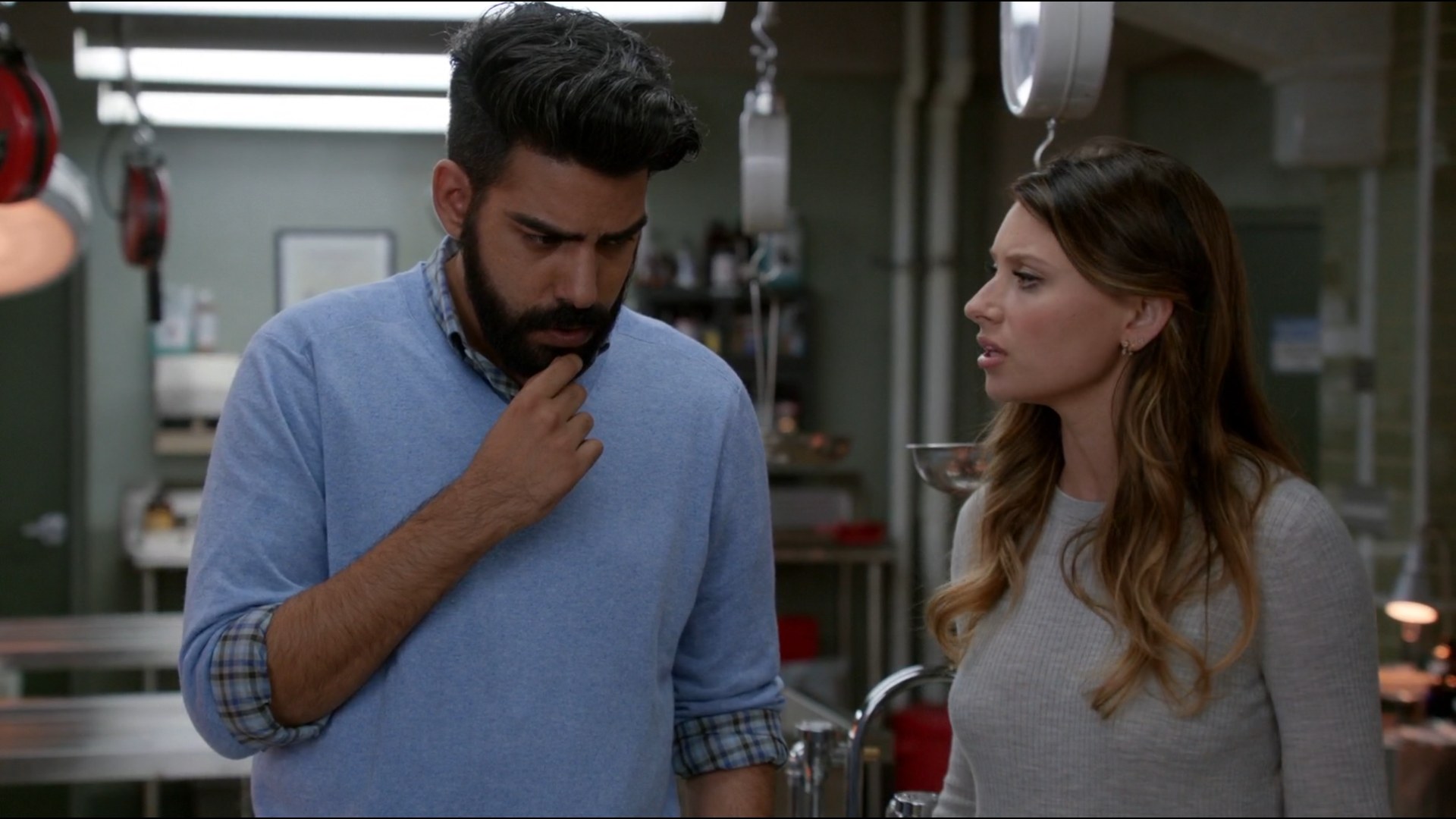 iZombie_3x06_SomeLikeitHotMess_0438.jpg