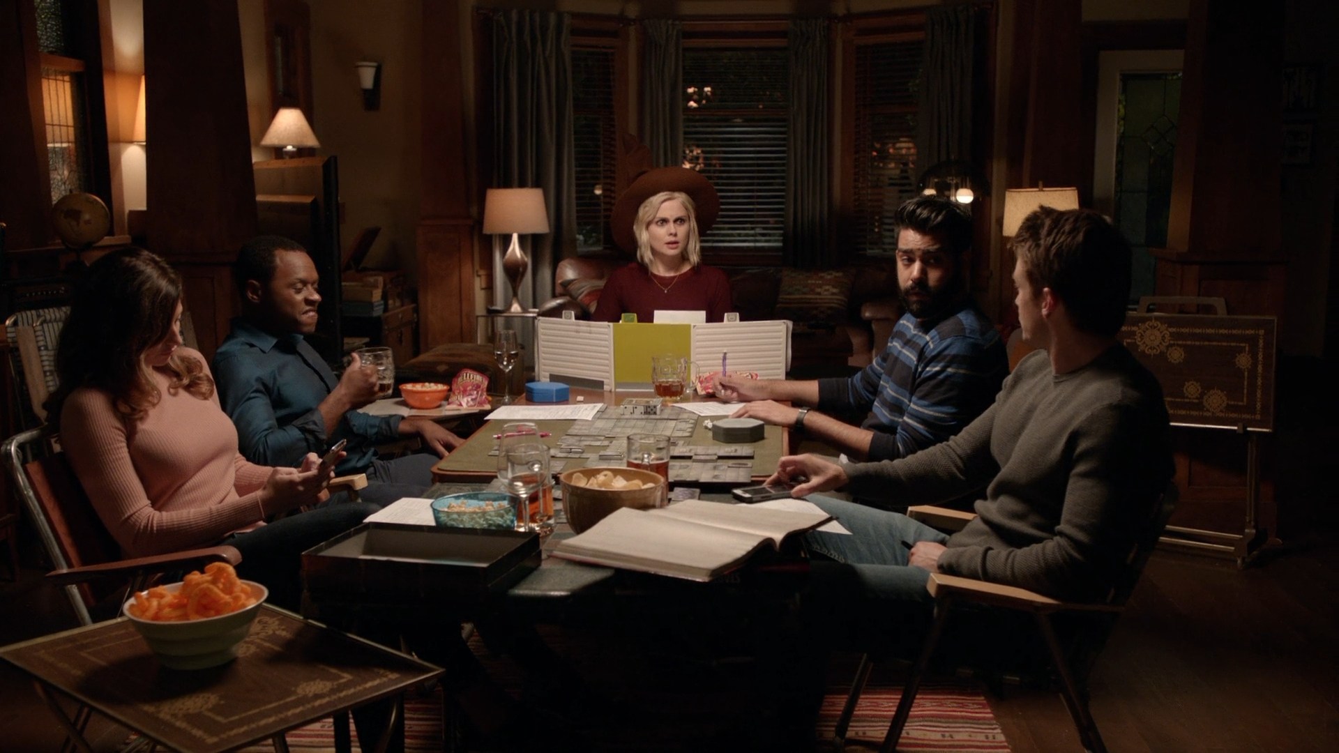 iZombie_3x09_Twenty-SidedDie_0038.jpg