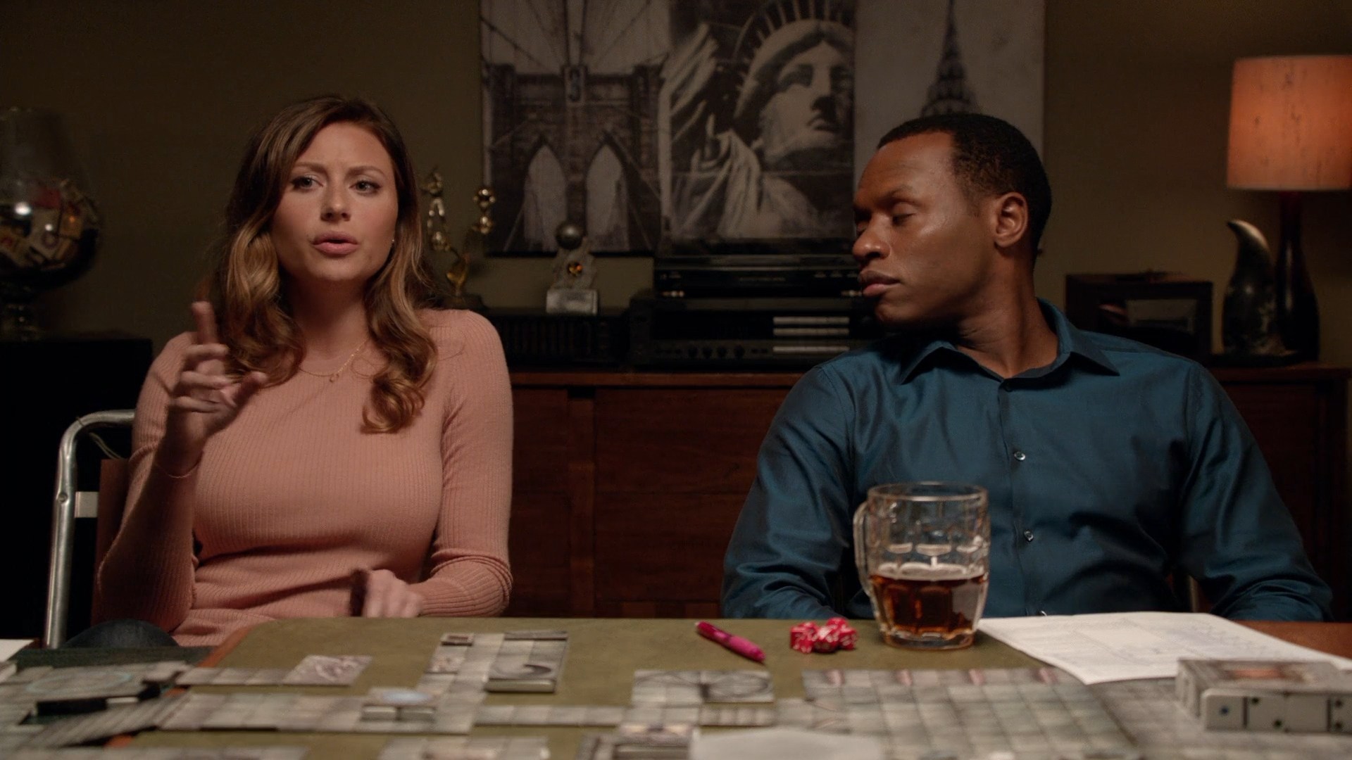 iZombie_3x09_Twenty-SidedDie_0074.jpg