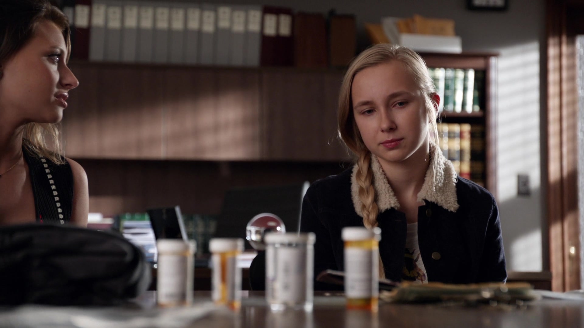 iZombie_3x11_ConspiracyWeary_0068.jpg