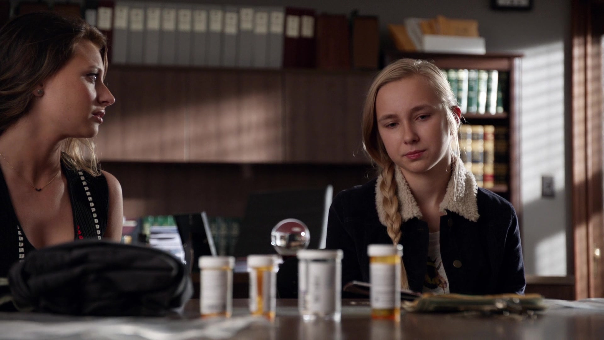 iZombie_3x11_ConspiracyWeary_0069.jpg