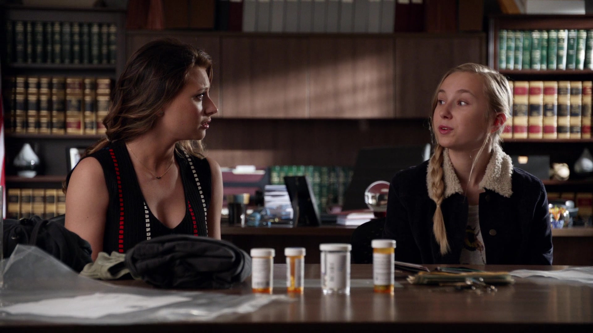 iZombie_3x11_ConspiracyWeary_0074.jpg