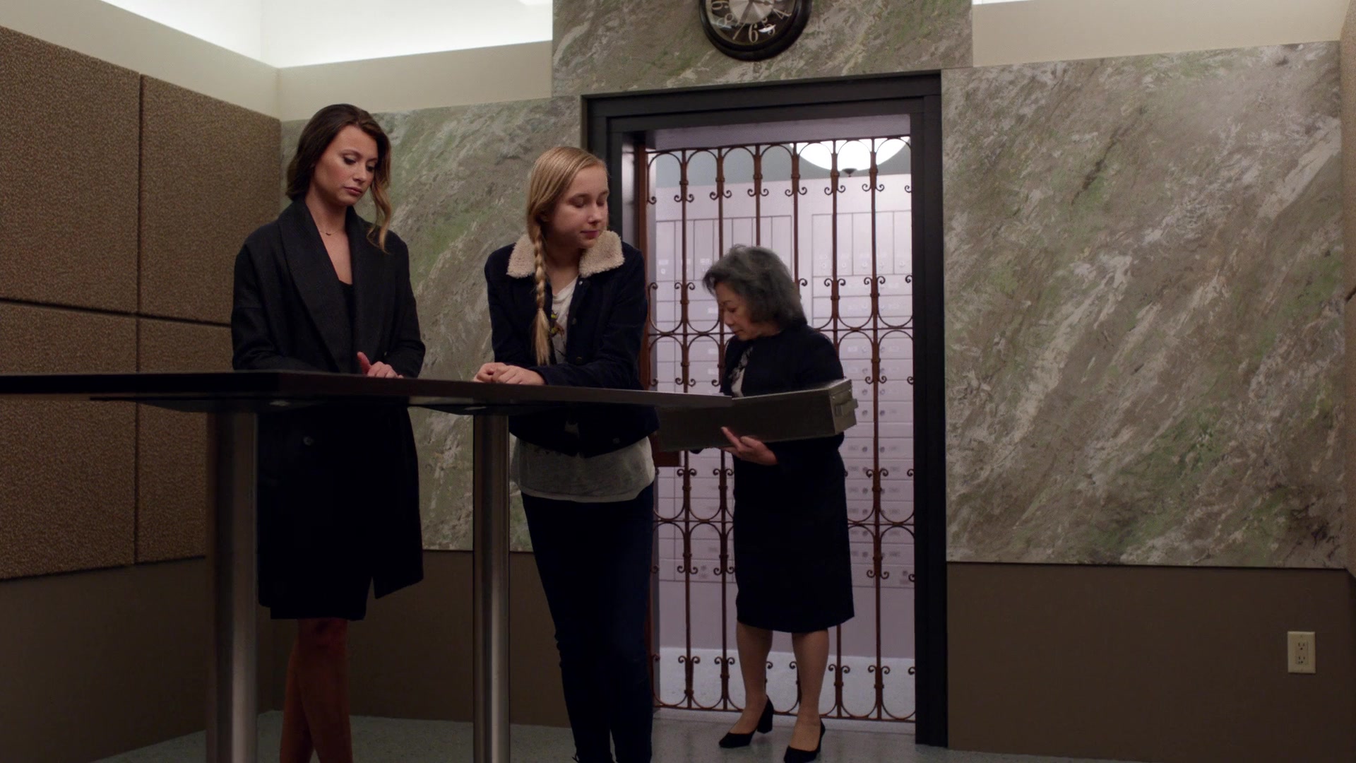 iZombie_3x11_ConspiracyWeary_0139.jpg