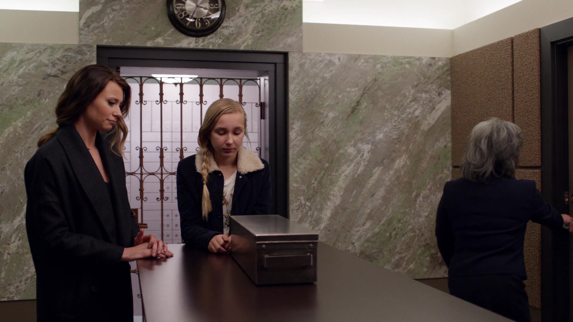 iZombie_3x11_ConspiracyWeary_0145.jpg