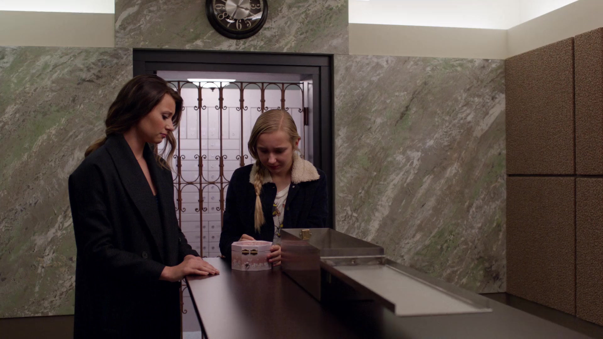 iZombie_3x11_ConspiracyWeary_0151.jpg